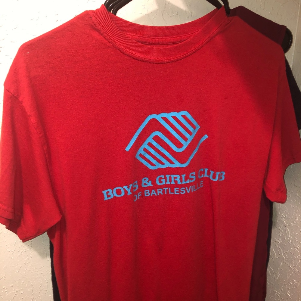 🌼 3 for 15 🌼 red boys and girls club shirt!!